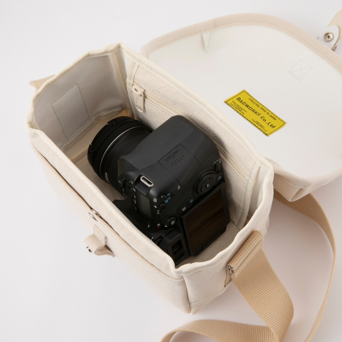 BAGWORKS バッグワークス 「防水機能で中身を守る」CAMERAMAN カメラマン