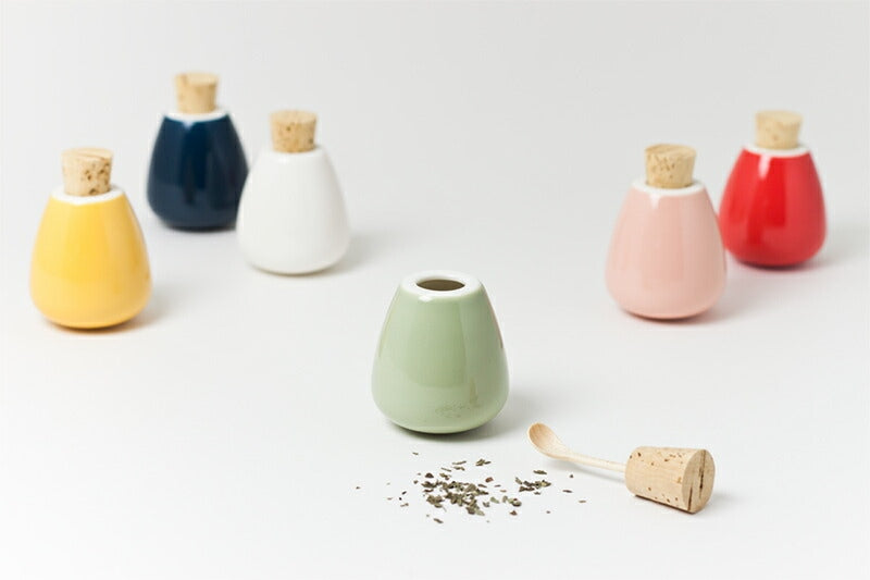 【ttyokzk ceramic design タツヤオカザキ セラミック デザイン】スパイスケース(調味料入れ) - スウィング(木さじバージョン)