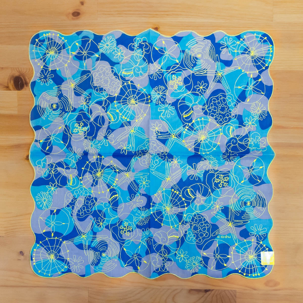 【KODUE HIBINO ひびのこづえ】大判ハンカチ クラゲ 全面刺繍 48×48cm