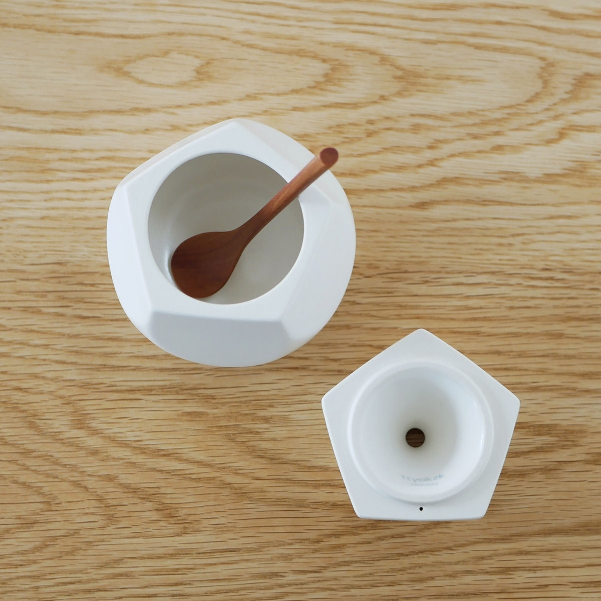 【ttyokzk ceramic design タツヤオカザキ セラミック デザイン】Sugar pot - poire / 洋梨の形のシュガーポット - ポアール