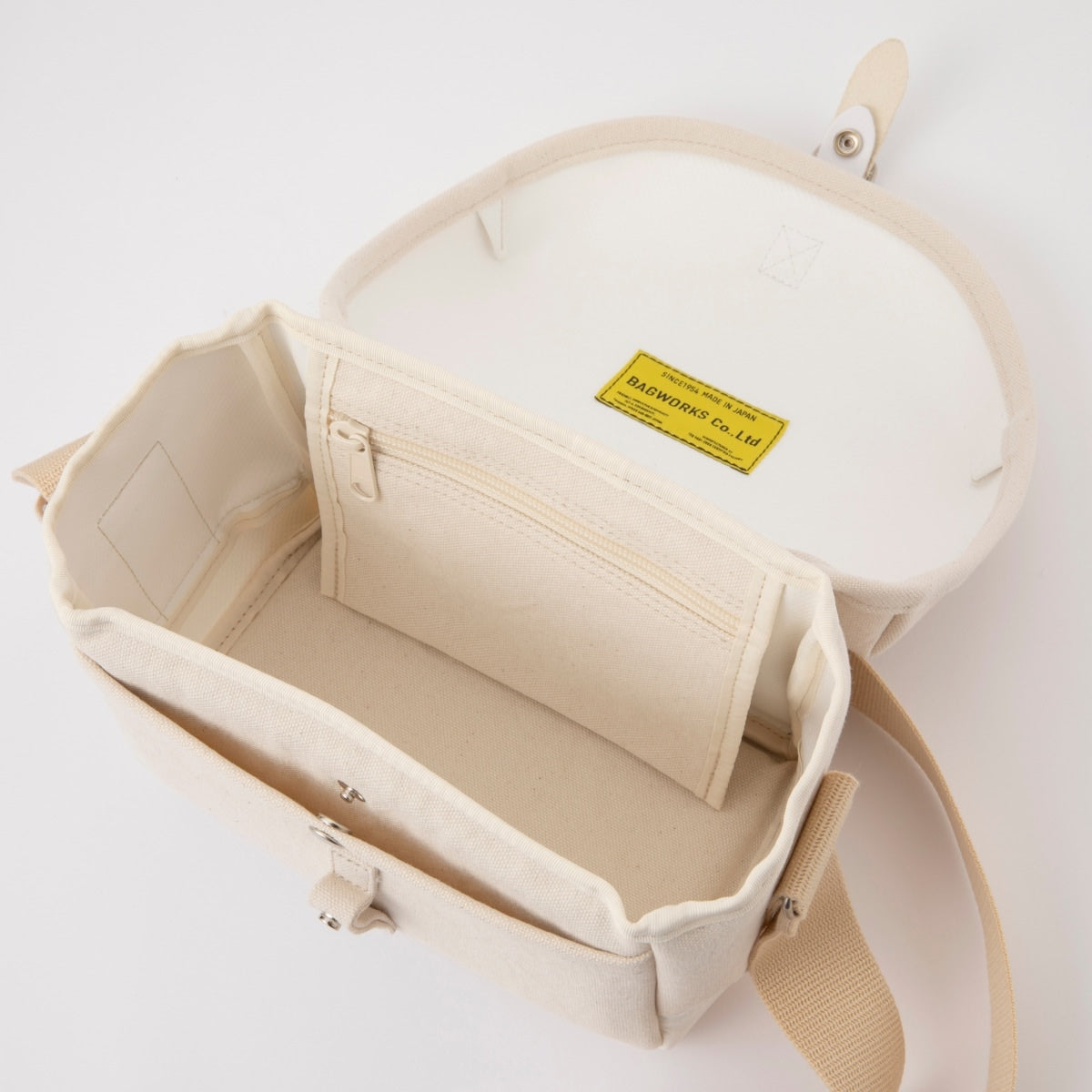 BAGWORKS バッグワークス 「防水機能で中身を守る」CAMERAMAN カメラマン
