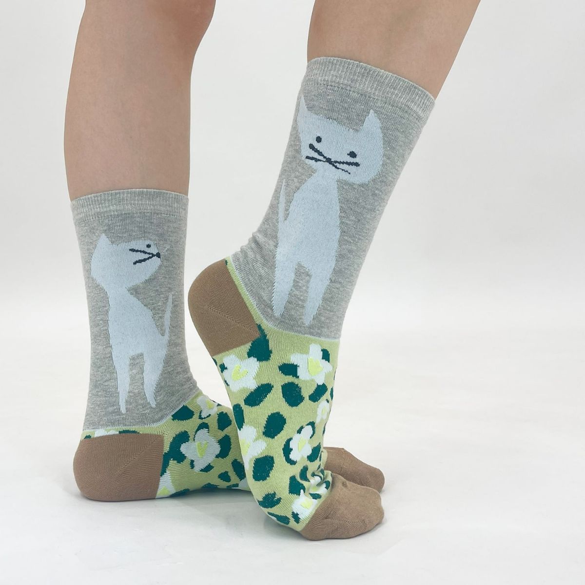 【JIN KITAMURA / 北村人×bpbp】SOCKS CAT IN FLOWER GARDEN 猫とお花畑 ソックス