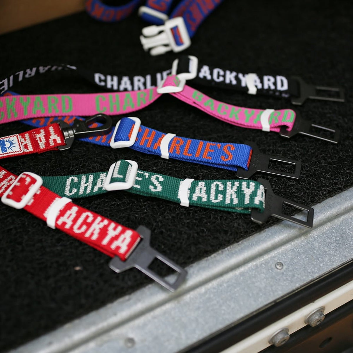 【CHARLIE'S BACKYARD チャーリーズバックヤード】TRIP SEATBELT シートベルトリード 犬用 シートベルト