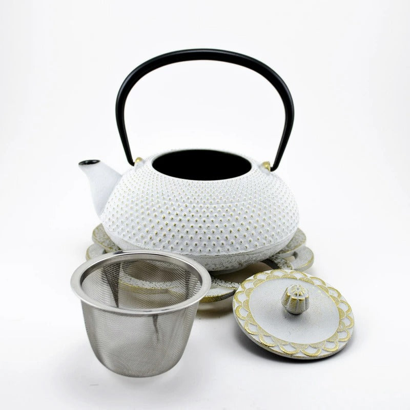 【及富】南部鉄器 急須 令和アラレ鍋敷きセット 茶こし付き 0.5リットル