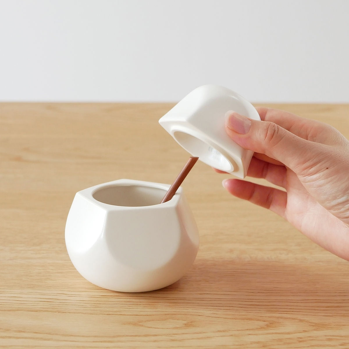 【ttyokzk ceramic design タツヤオカザキ セラミック デザイン】Sugar pot - poire / 洋梨の形のシュガーポット - ポアール